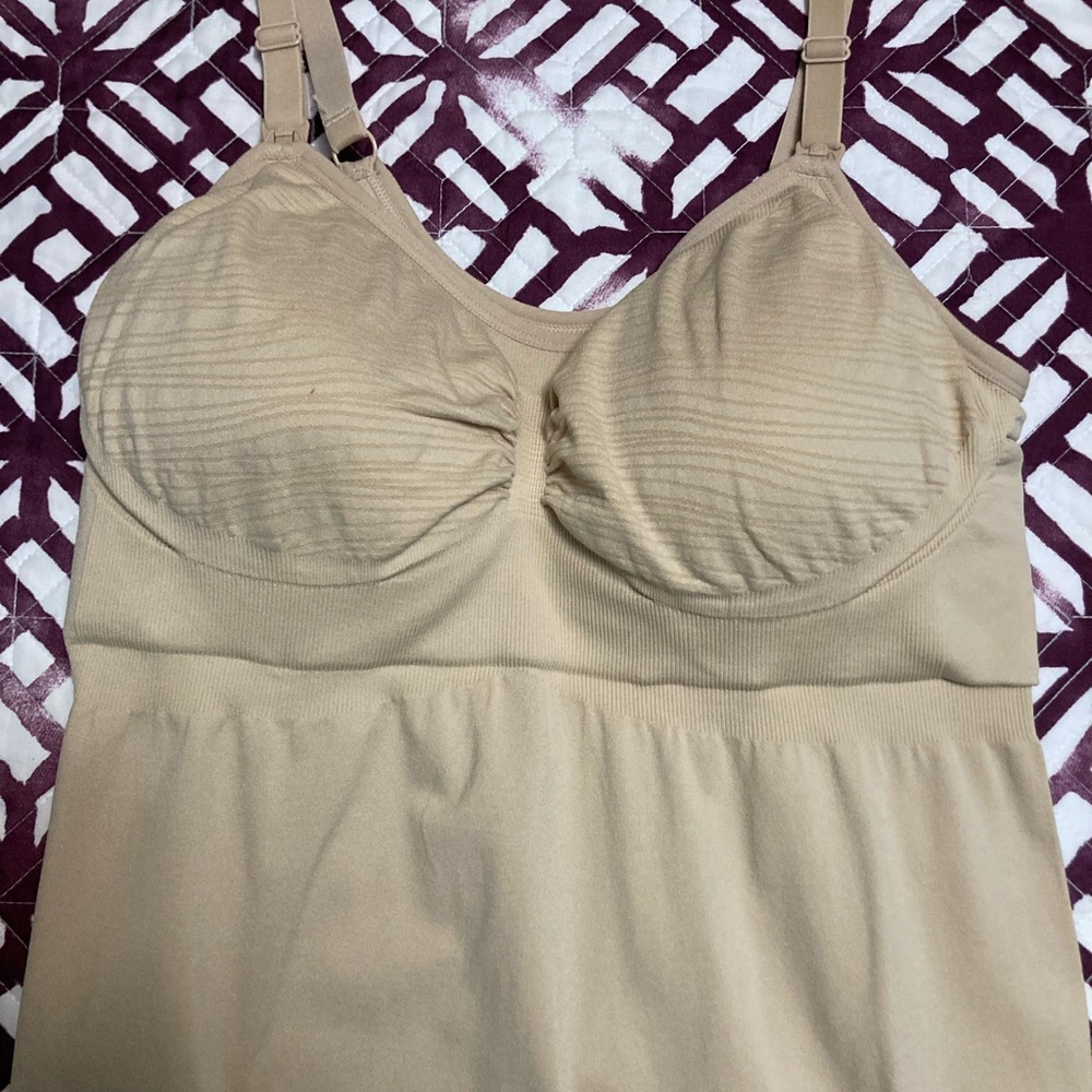 Kindred Bravely Hands-free Pumping and Nursing Tank